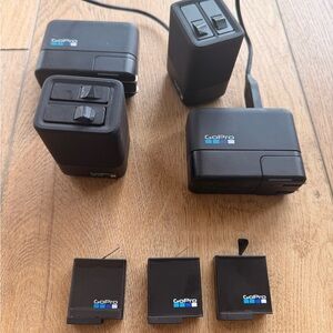 GoPro Batteries & Chargers Bundle (7 Batteries) – Like New